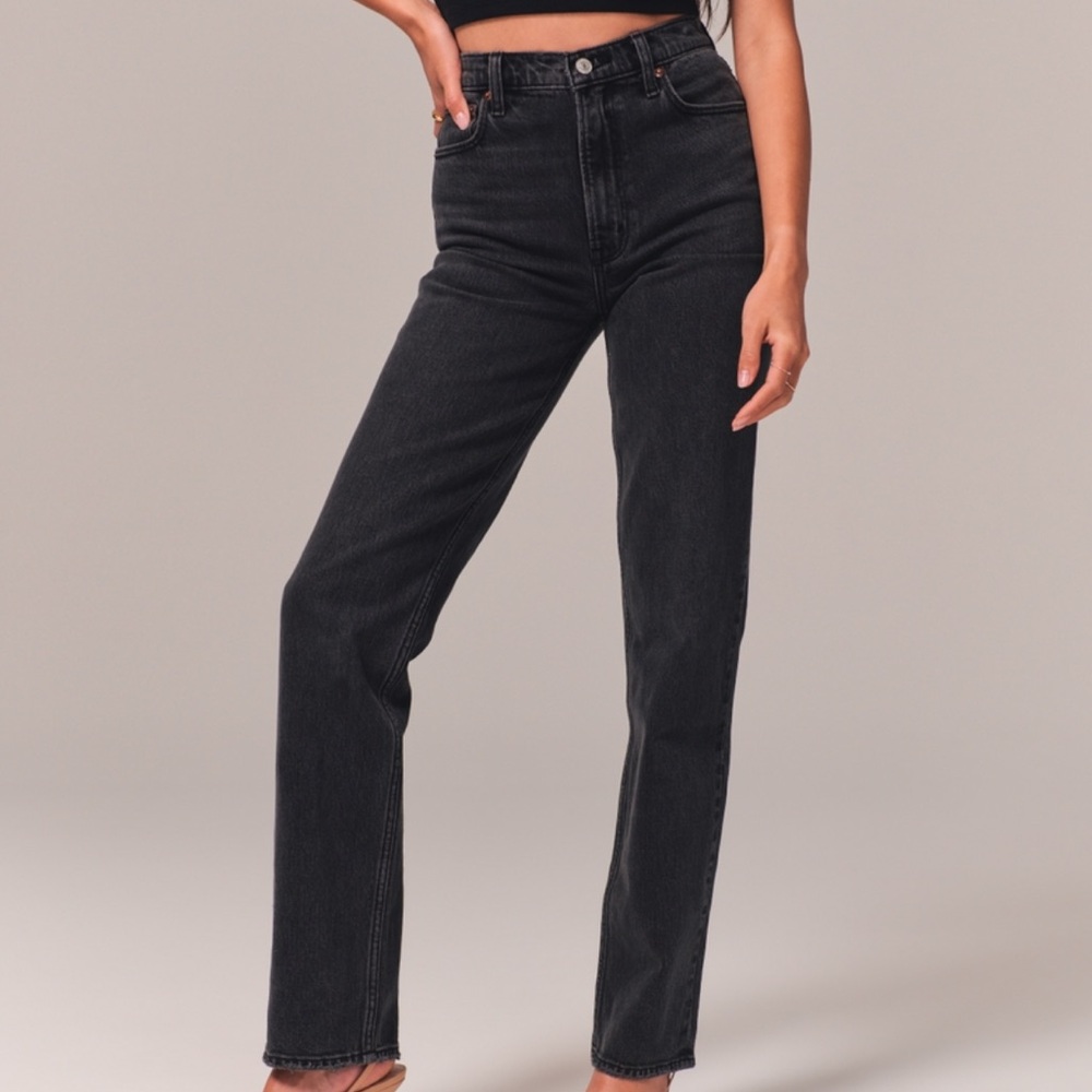 A&F 90s Straight Ultra High Rise